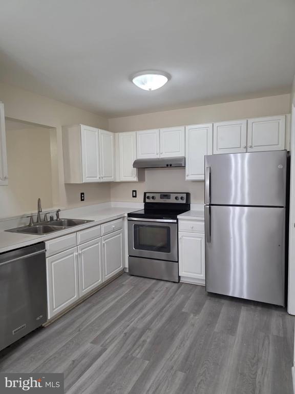 24 WOODCREST COURT