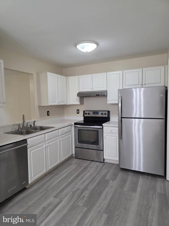 24 WOODCREST COURT