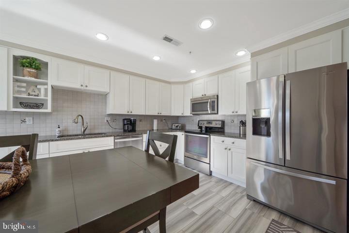 3800 SANIBEL CIRCLE 3815