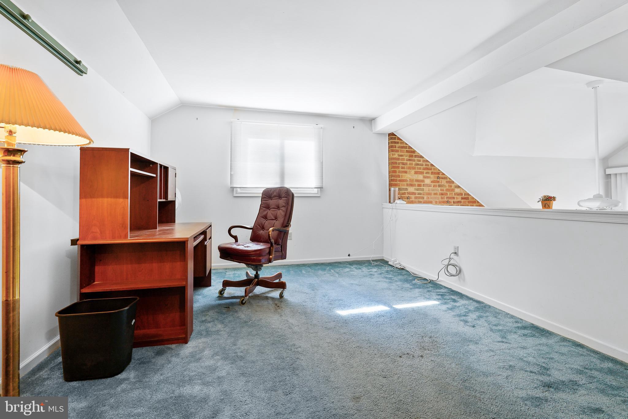 8 N Shah Dr