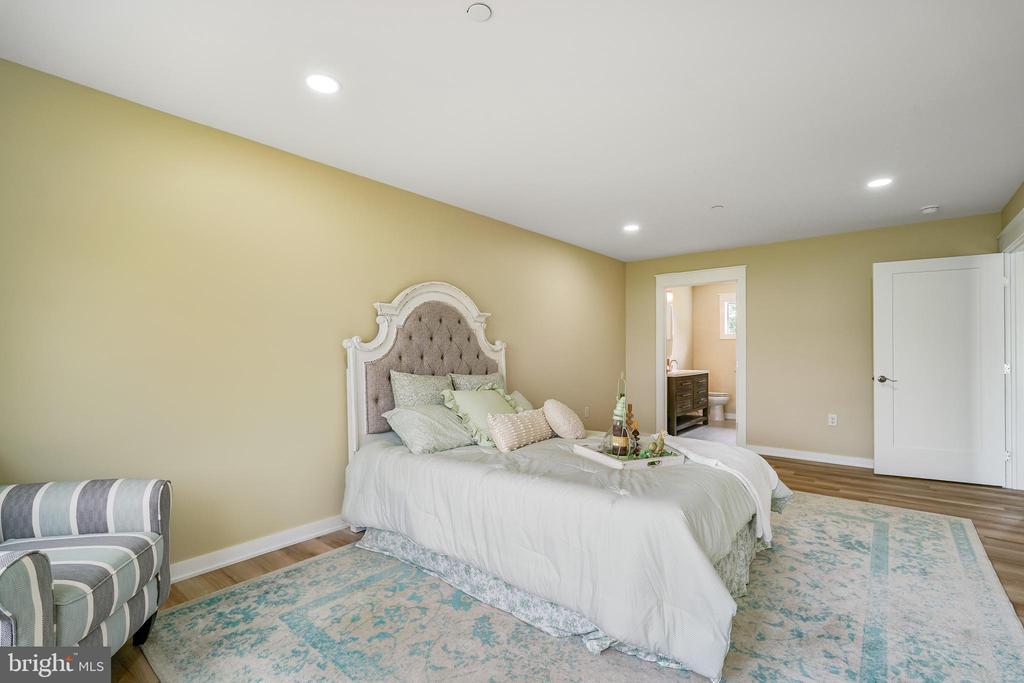 113 Midway Dr