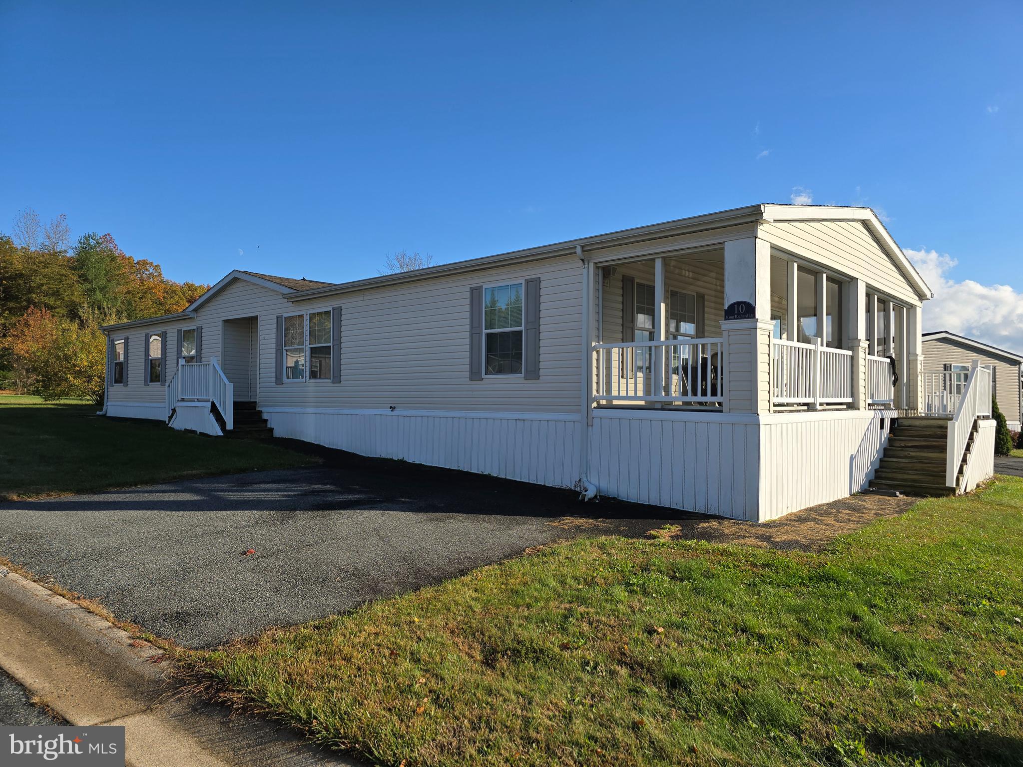 10 KING RICHARD DRIVE