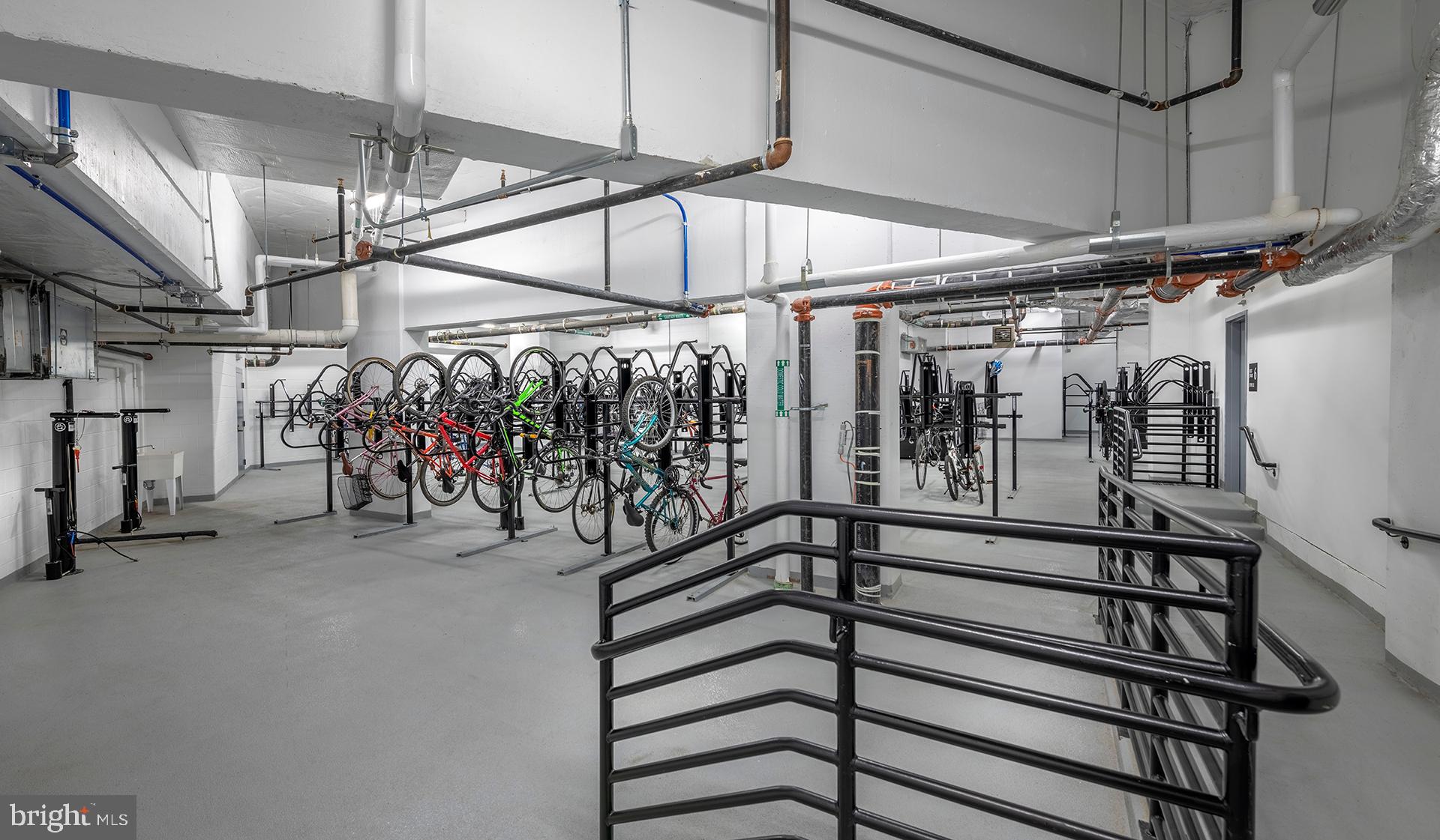 4710 ELM STREET 1B-W-1403