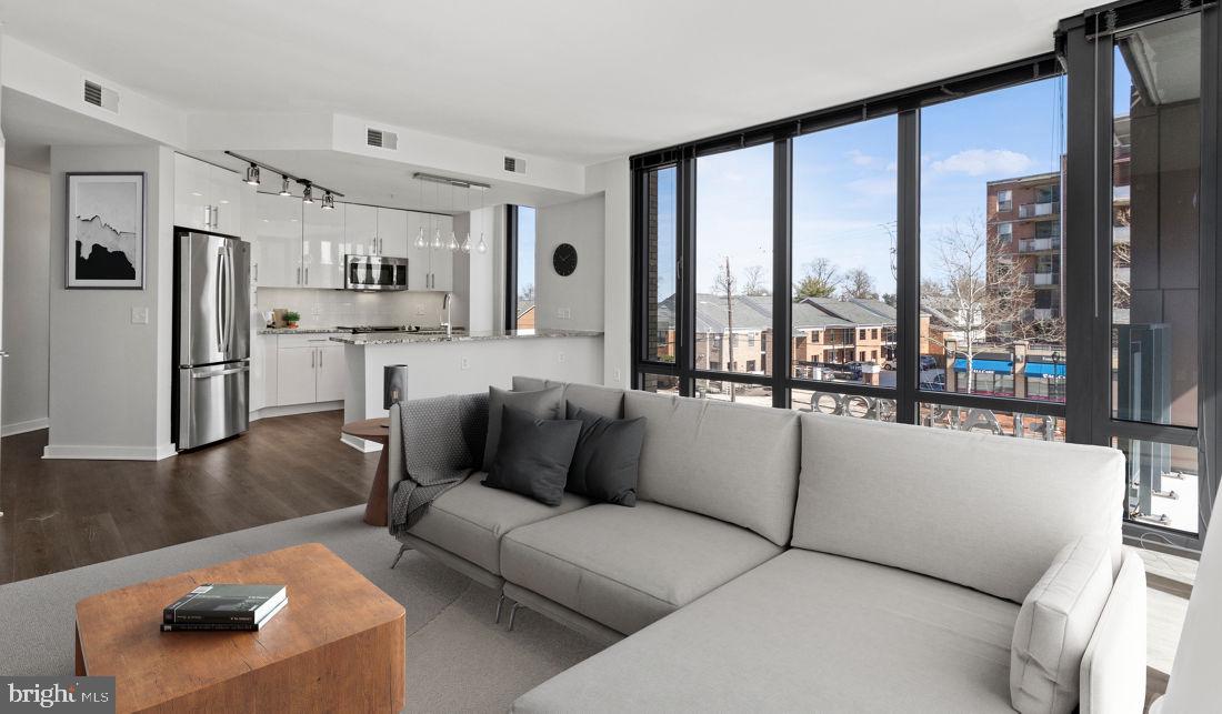 8300 WISCONSIN AVENUE 1B-1-422