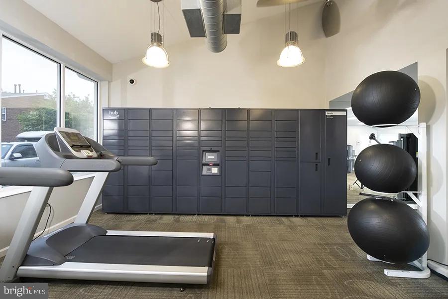 1699 YALE PLACE 3B-380