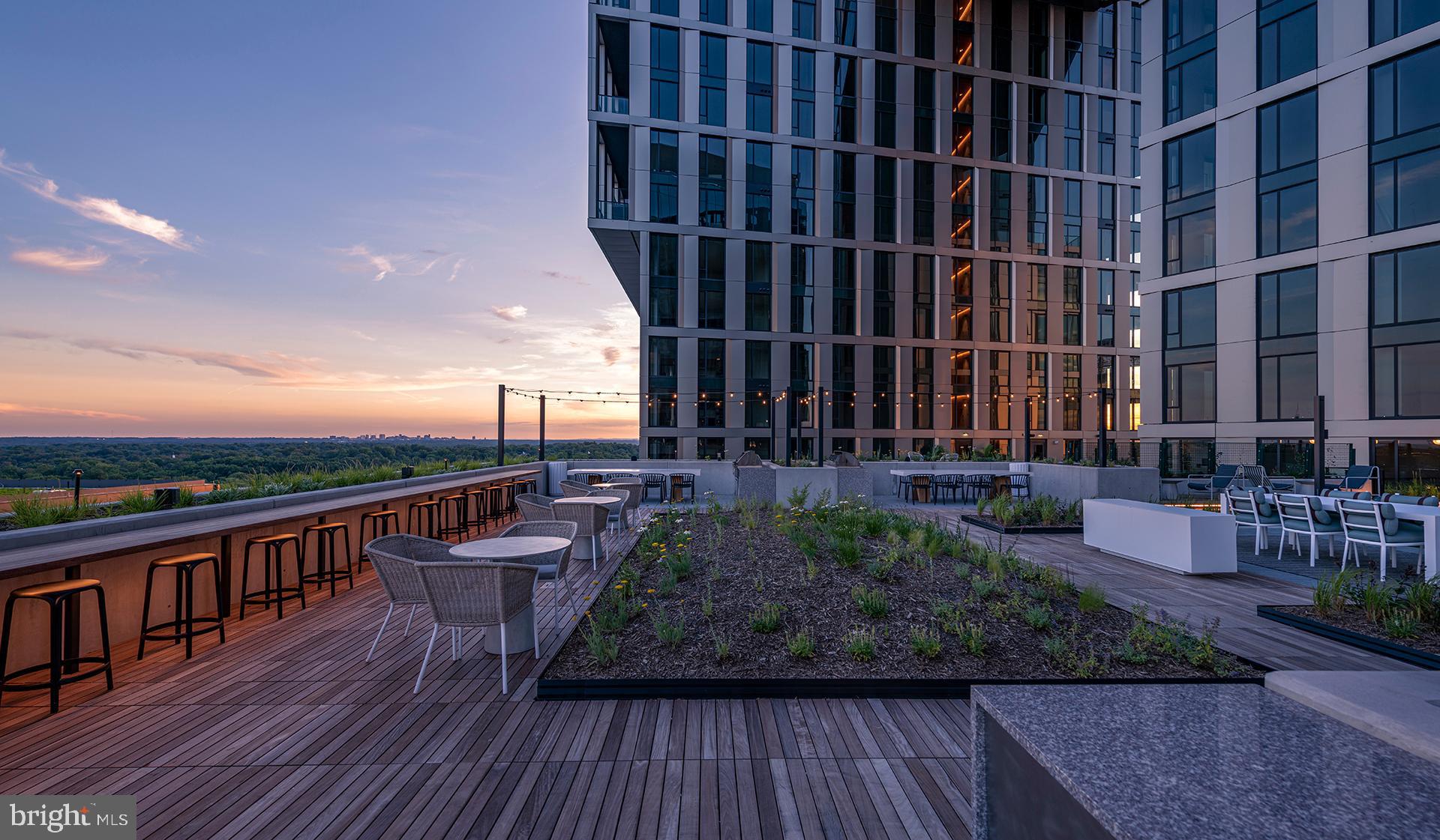 4710 ELM STREET 2B-E-1006