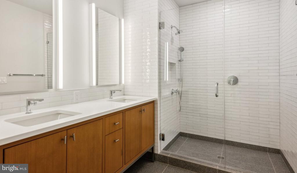10511 STRATHMORE HALL STREET 819