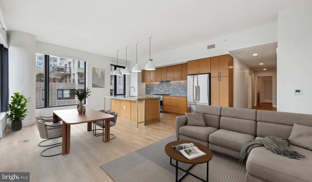 10511 STRATHMORE HALL STREET 819