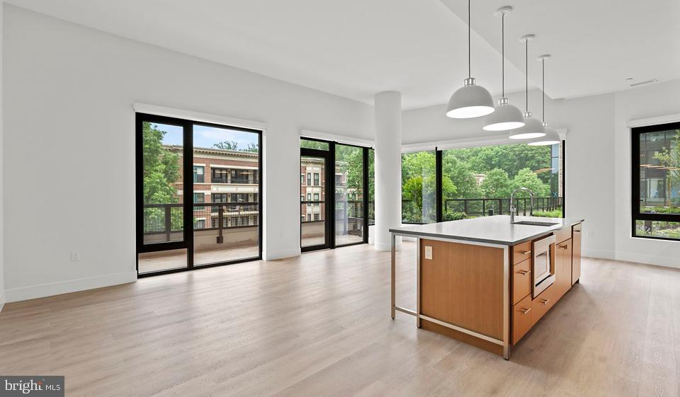 10511 STRATHMORE HALL STREET 819