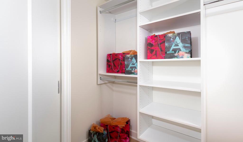 4710 ELM STREET W-0207