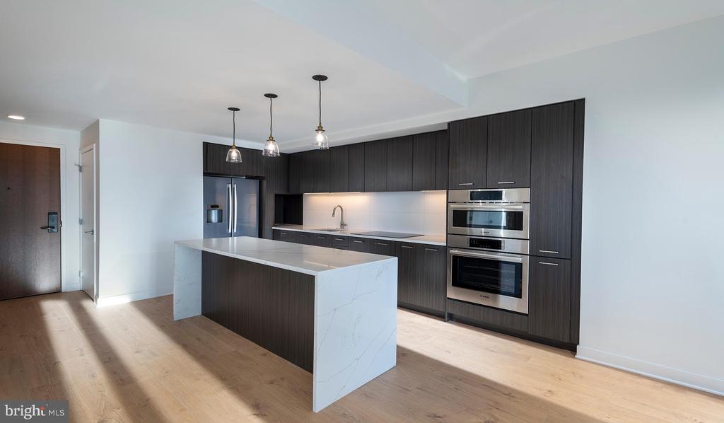4710 ELM STREET W-0207