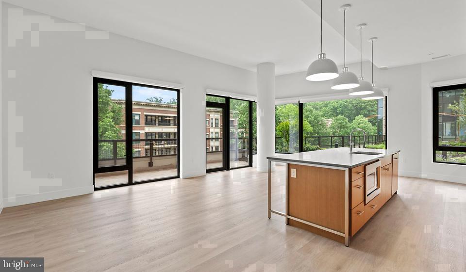 10511 STRATHMORE HALL STREET Unit: 913