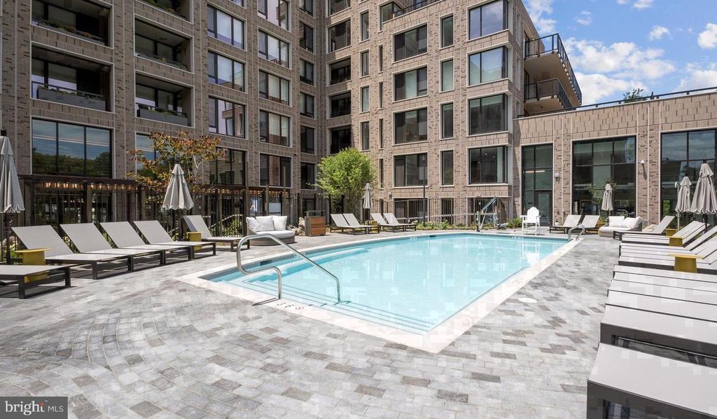 10511 STRATHMORE HALL STREET Unit: 913