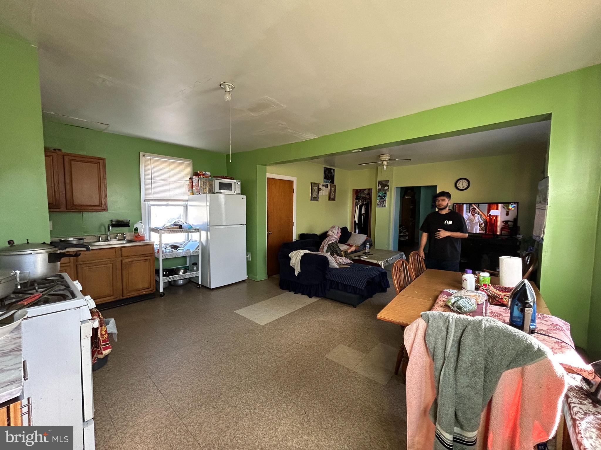 2407 Arctic Ave