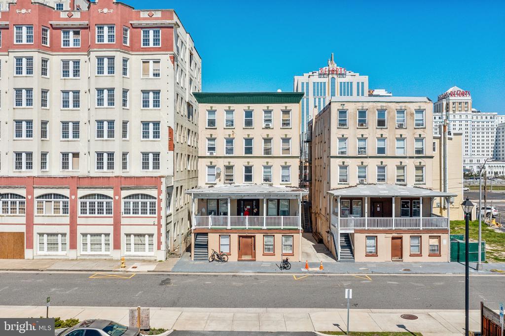 133-37 St James Pl
