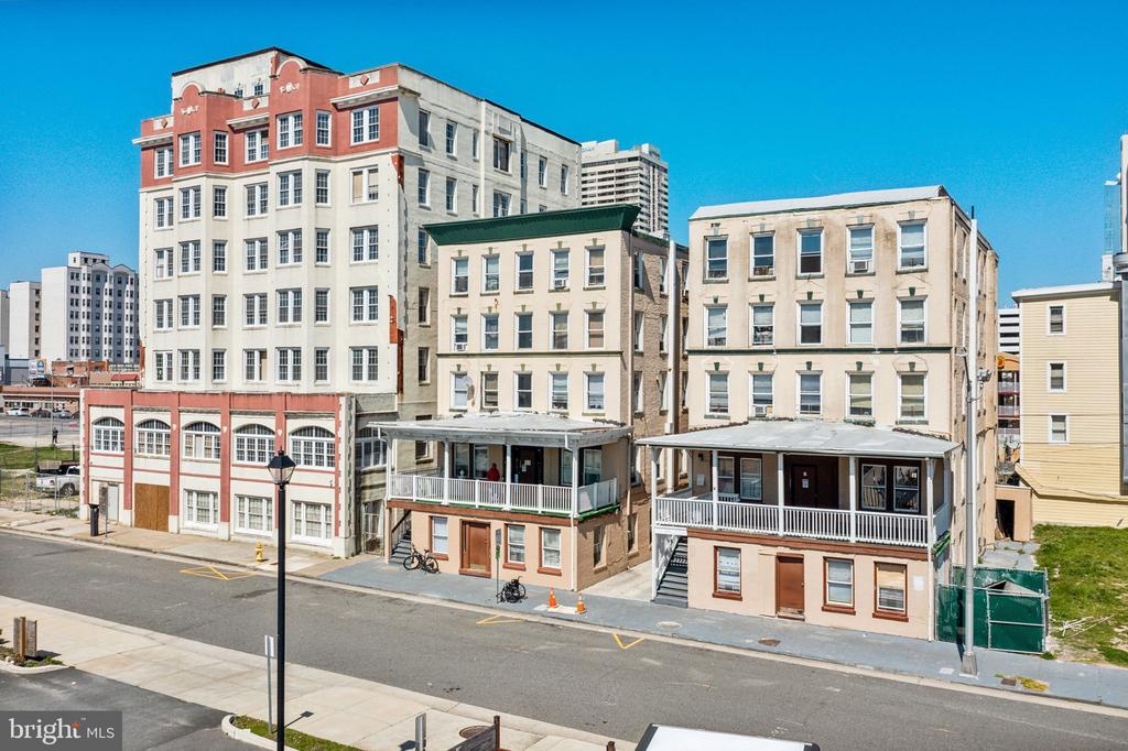 133-37 St James Pl