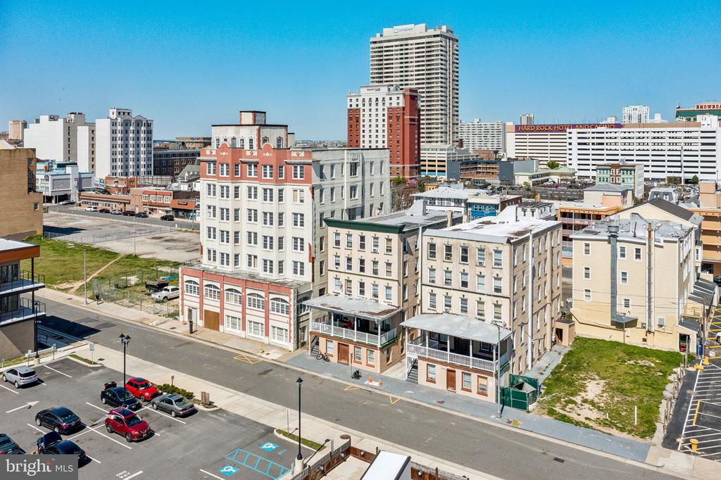 133-37 St James Pl