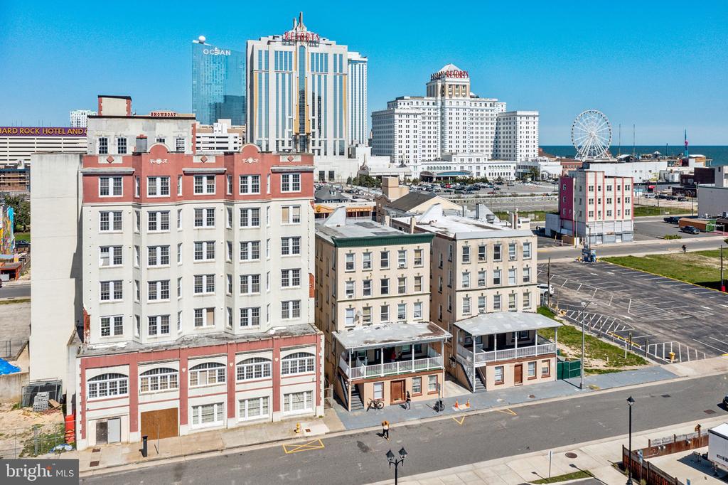 133-37 St James Pl