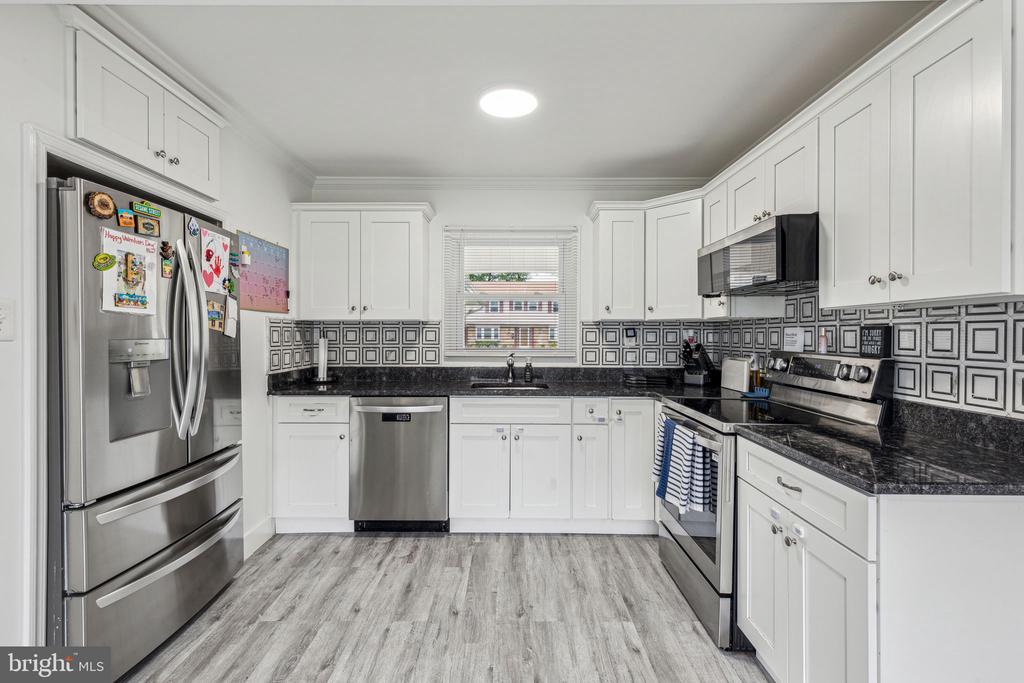 76 Torrington Ln