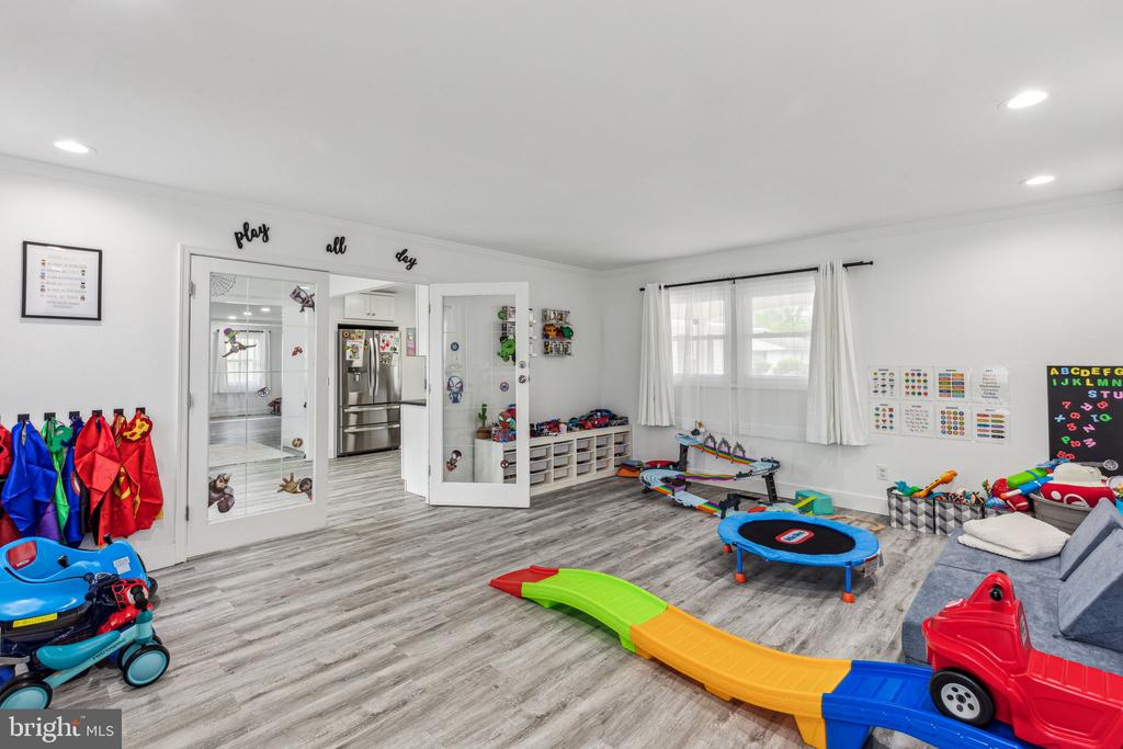 76 Torrington Ln