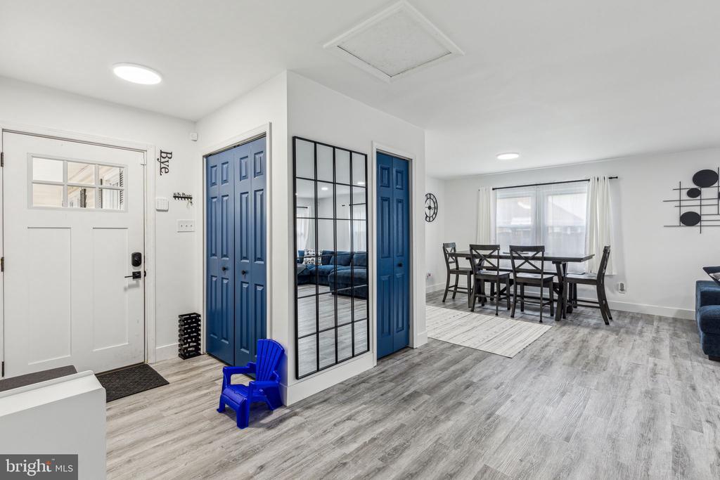 76 Torrington Ln