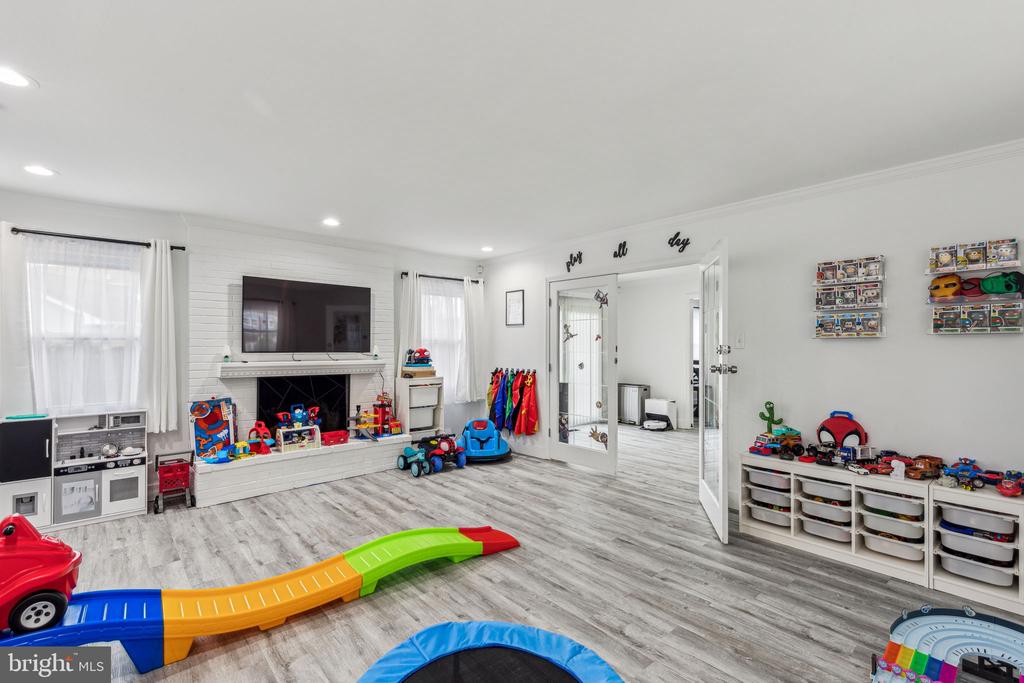 76 Torrington Ln
