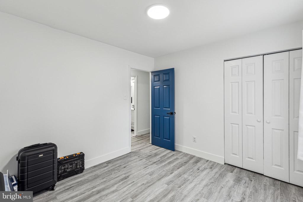 76 Torrington Ln