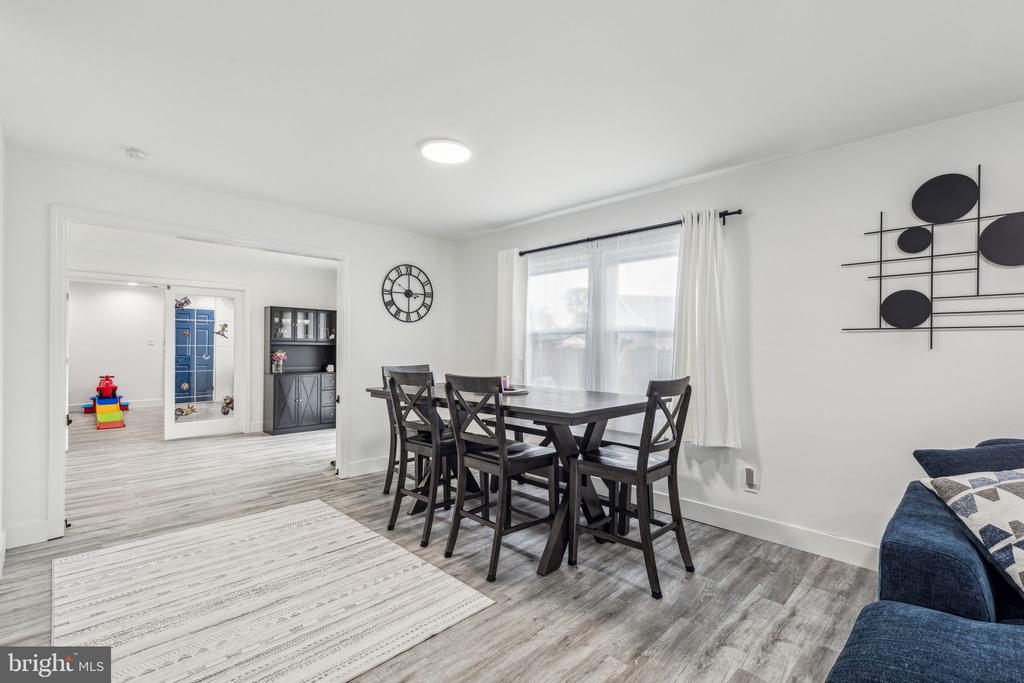 76 Torrington Ln