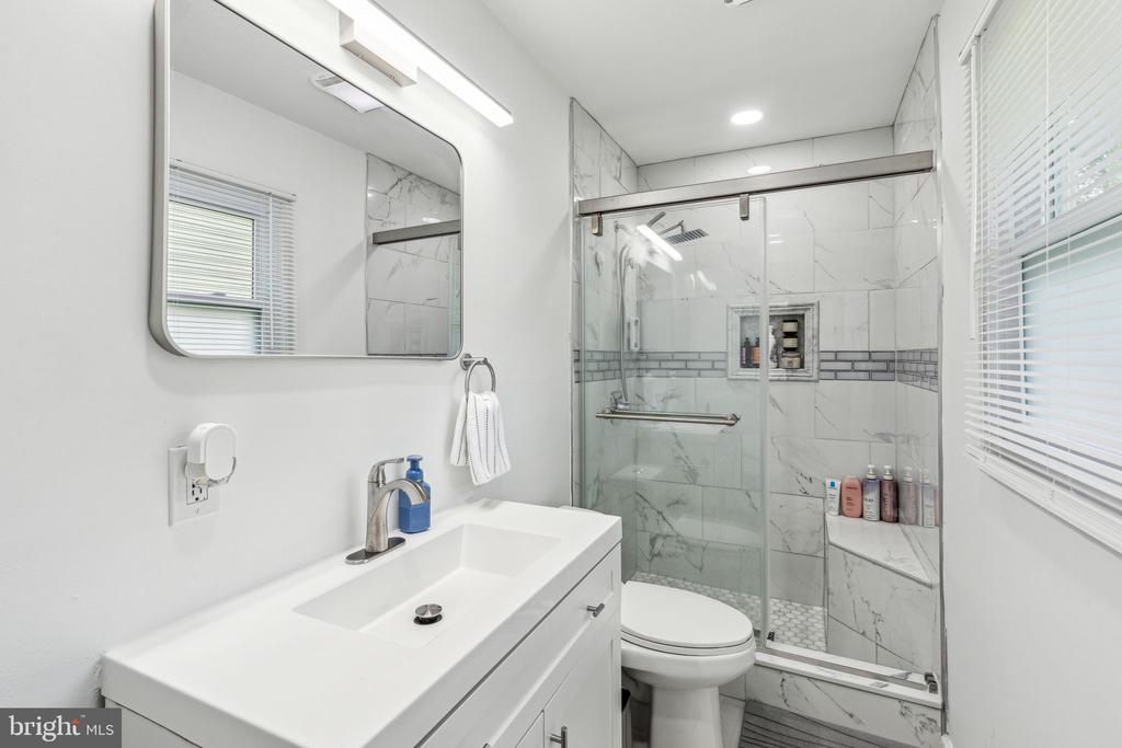 76 Torrington Ln