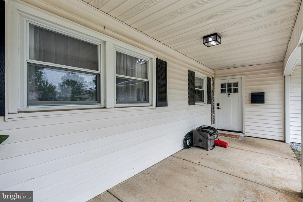 76 Torrington Ln
