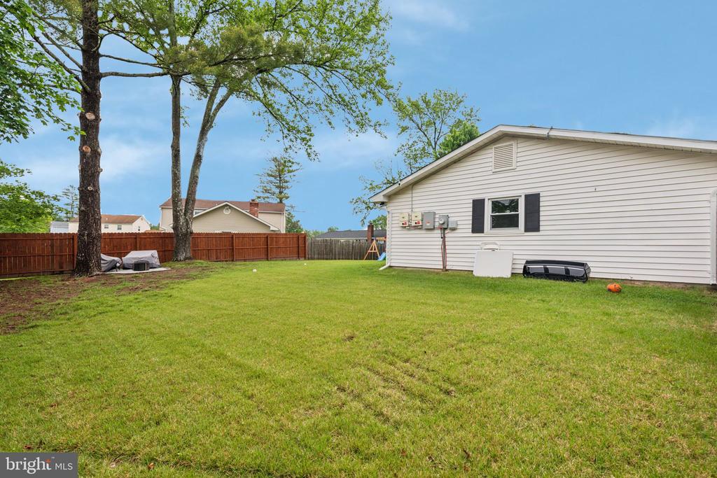 76 Torrington Ln