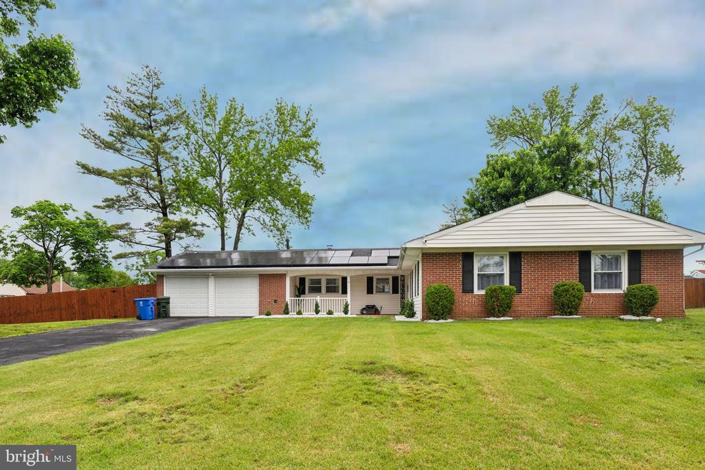 76 Torrington Ln
