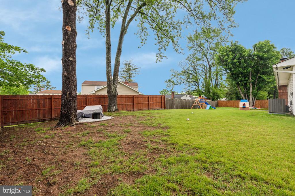76 Torrington Ln