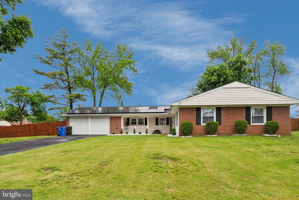 76 Torrington Ln