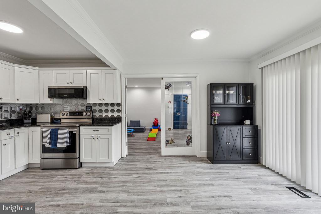 76 Torrington Ln