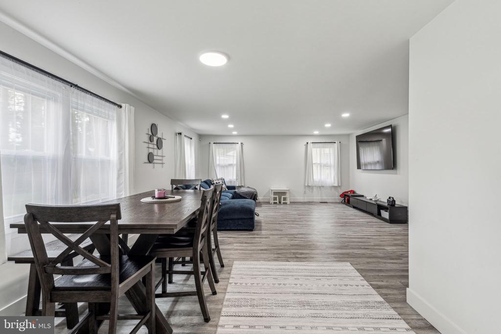 76 Torrington Ln