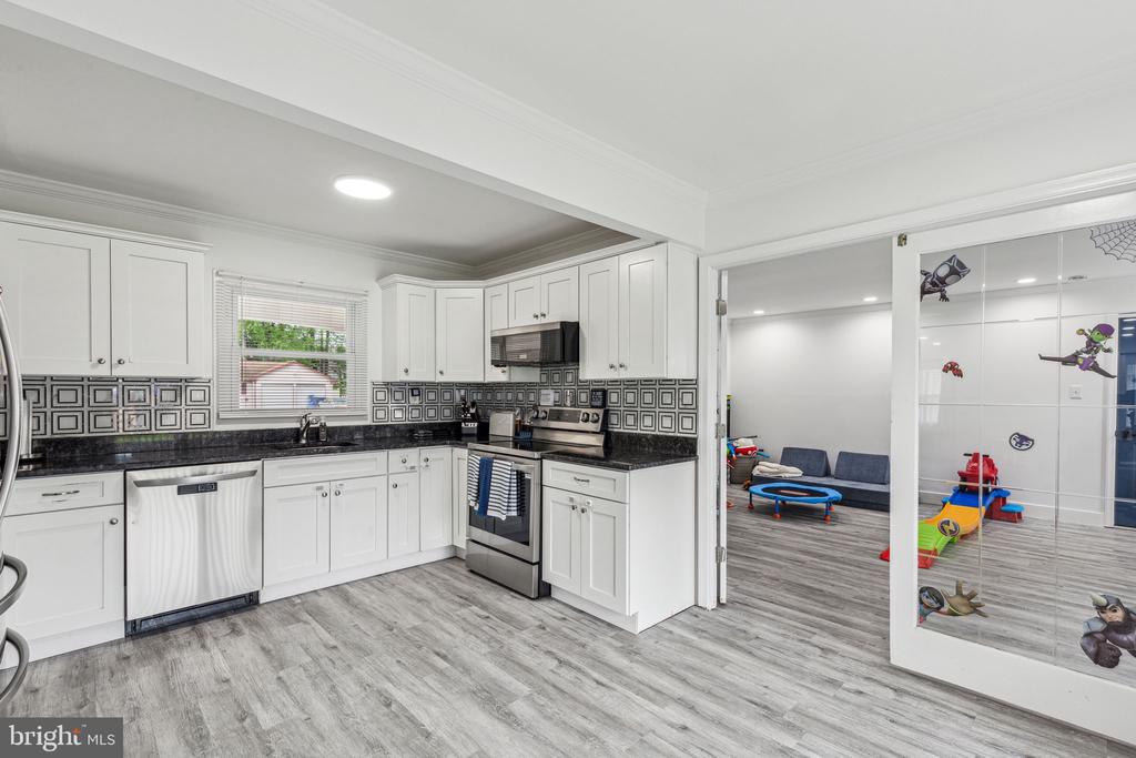 76 Torrington Ln