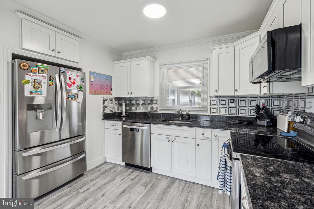 76 Torrington Ln