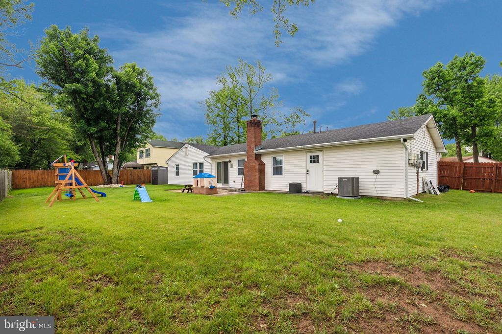 76 Torrington Ln