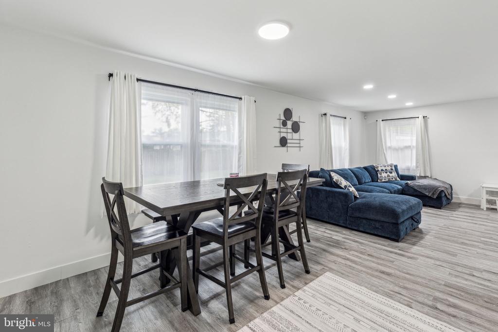 76 Torrington Ln