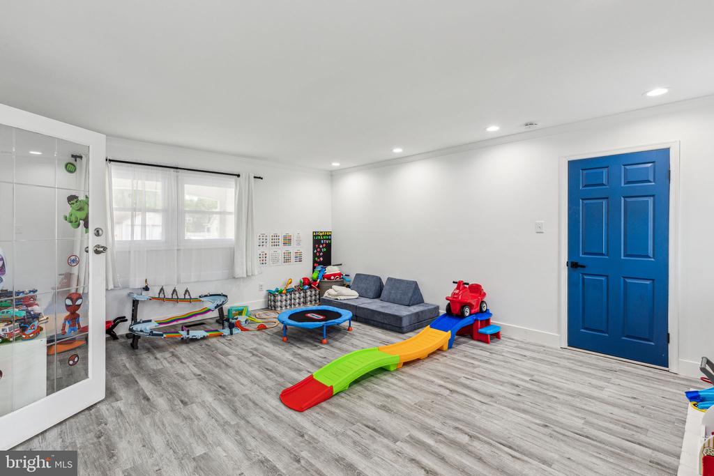 76 Torrington Ln
