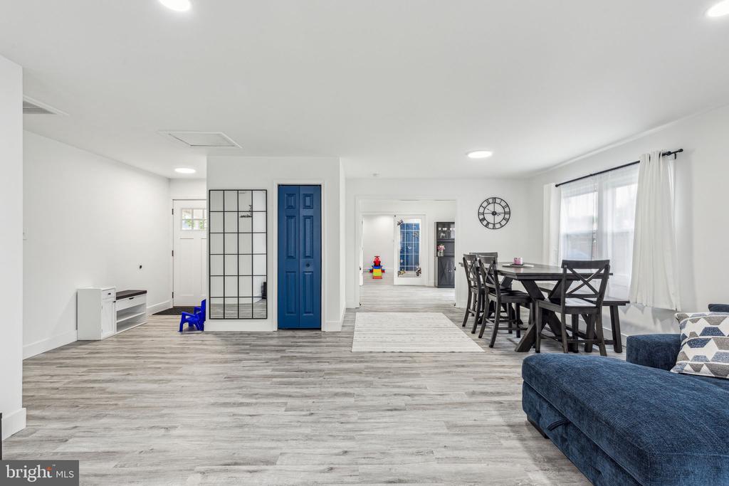 76 Torrington Ln