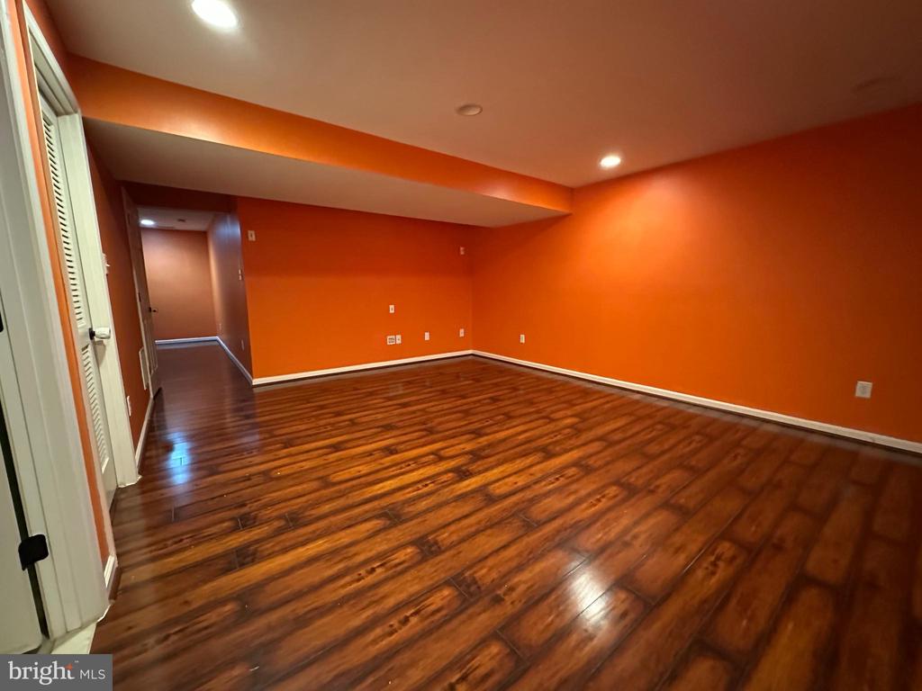 16 PEPPERMINT DRIVE