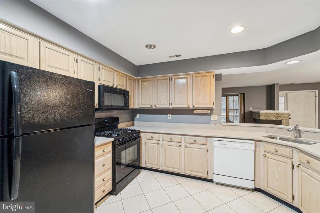 606 OSWEGO COURT