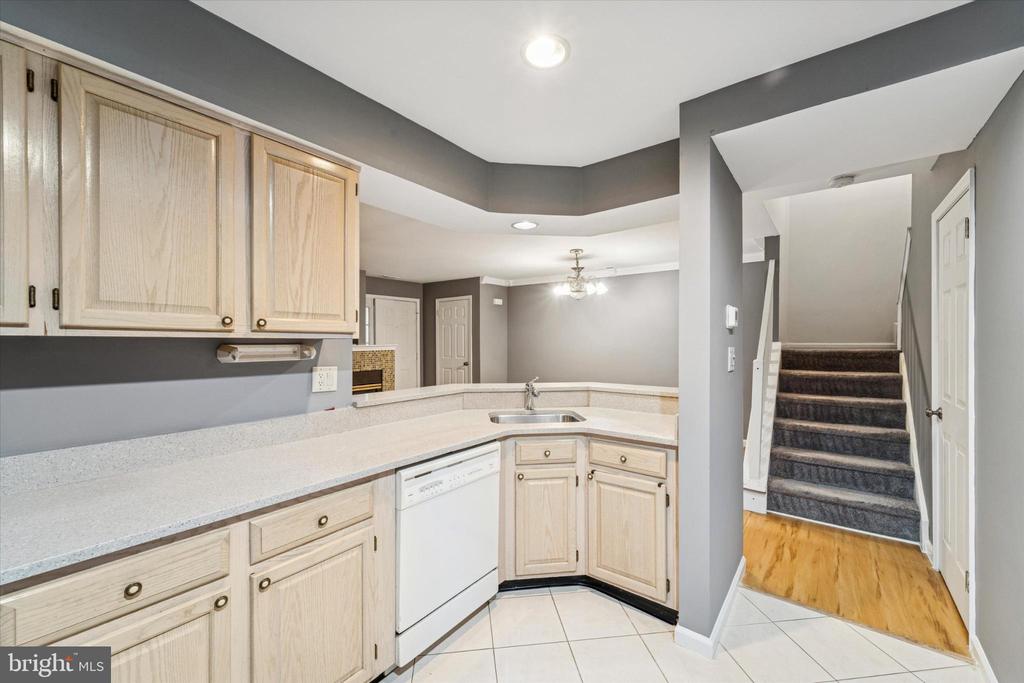 606 OSWEGO COURT