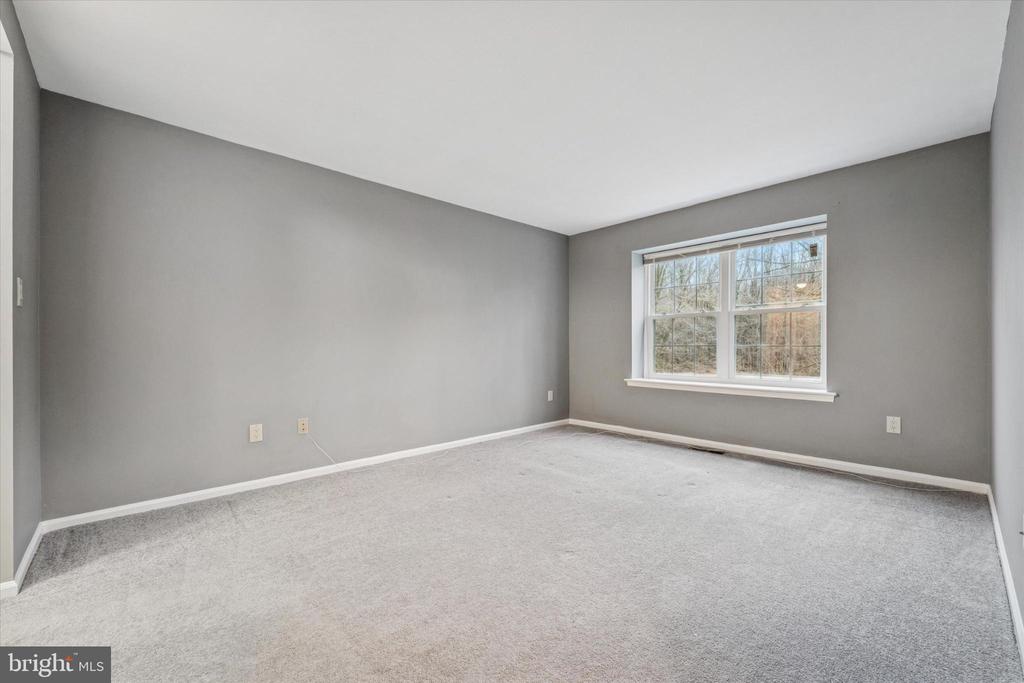 606 OSWEGO COURT