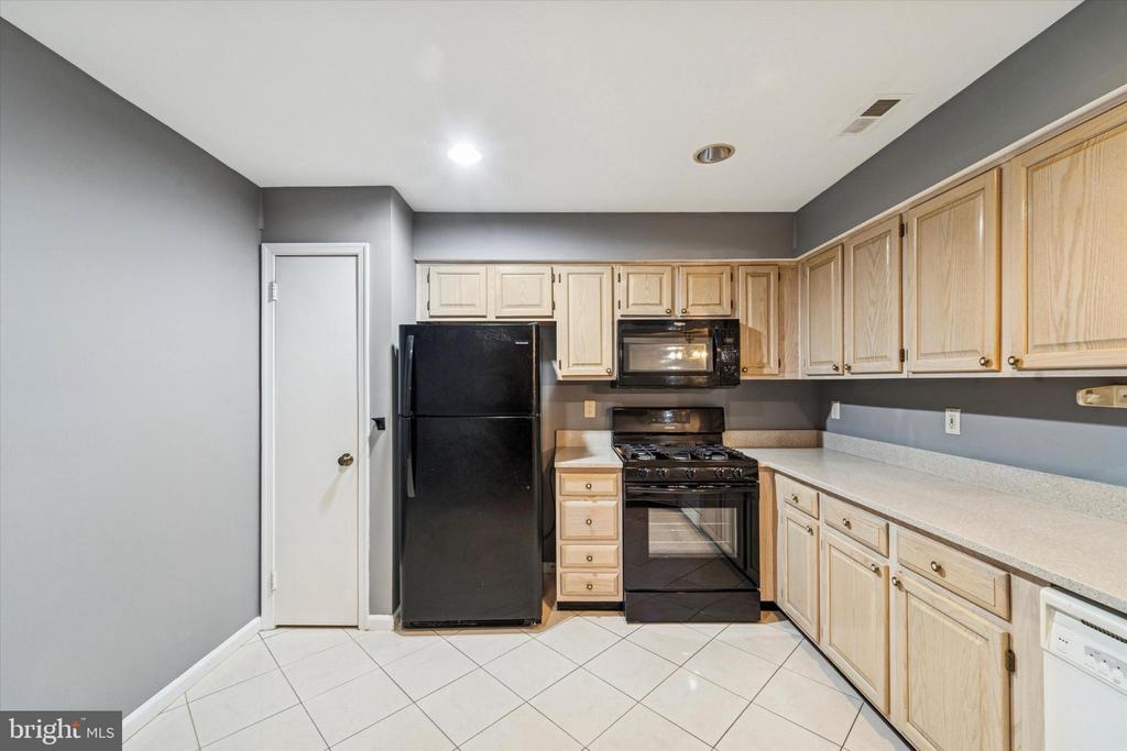 606 OSWEGO COURT