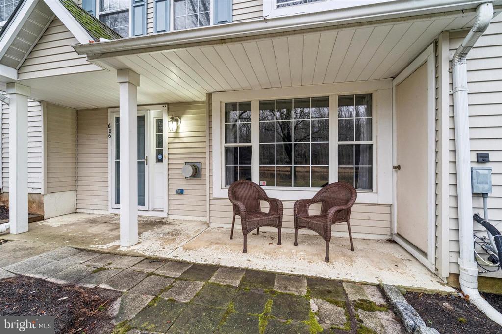 606 OSWEGO COURT