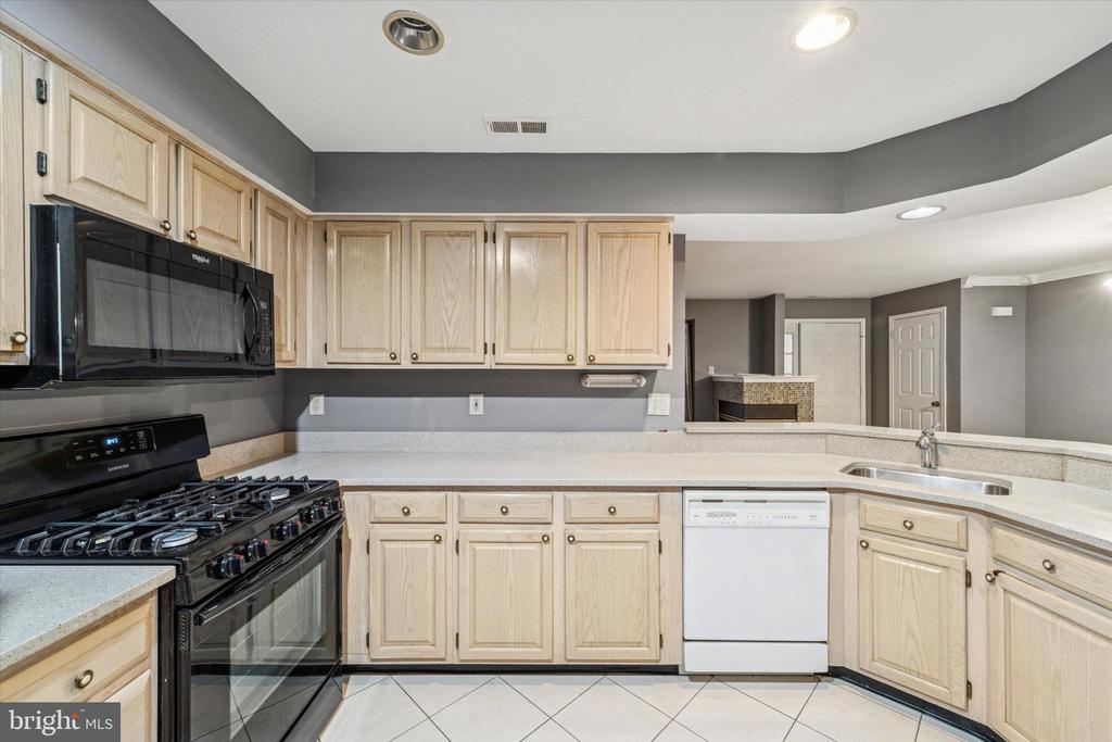 606 OSWEGO COURT