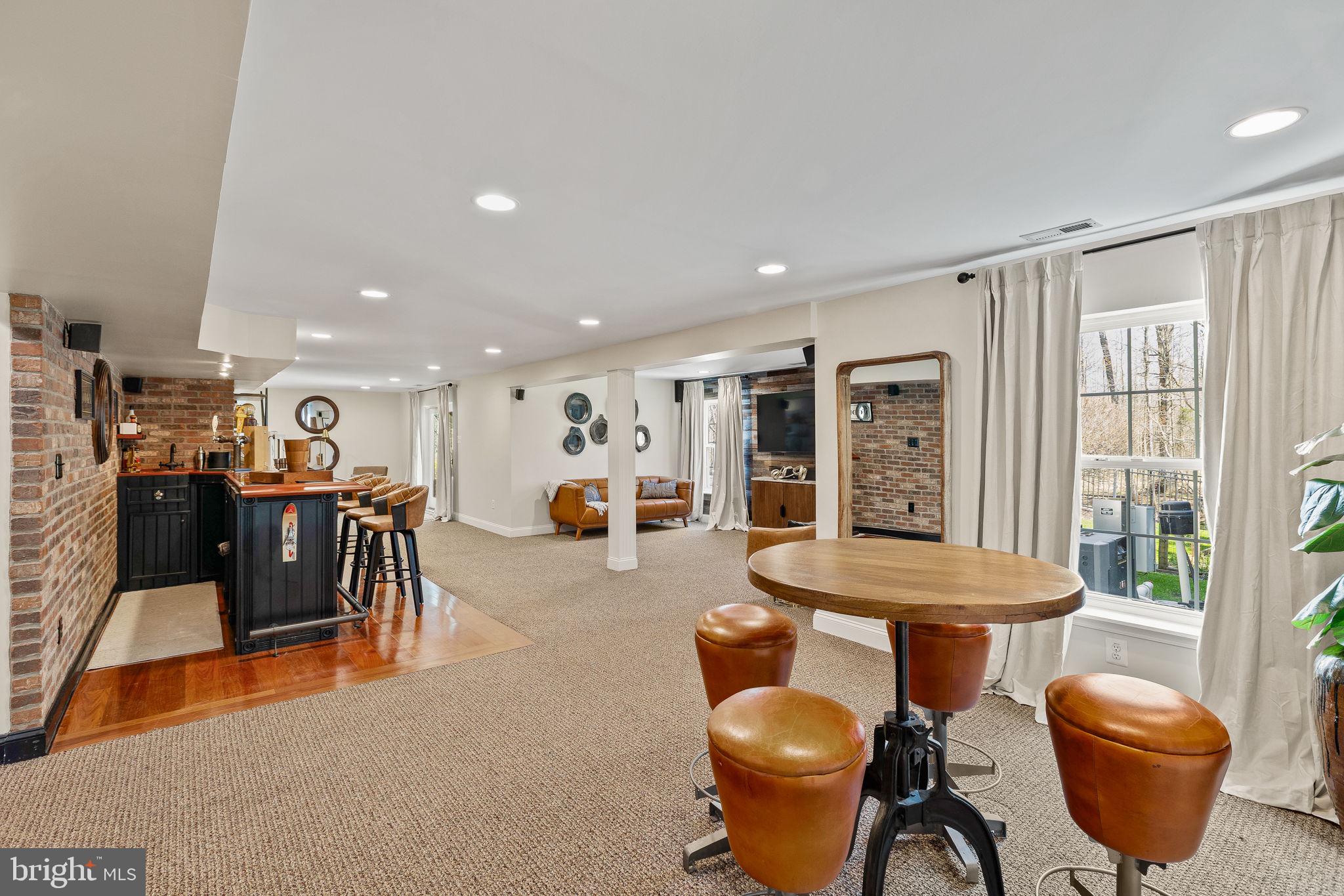 112 HILLSIDE LANE